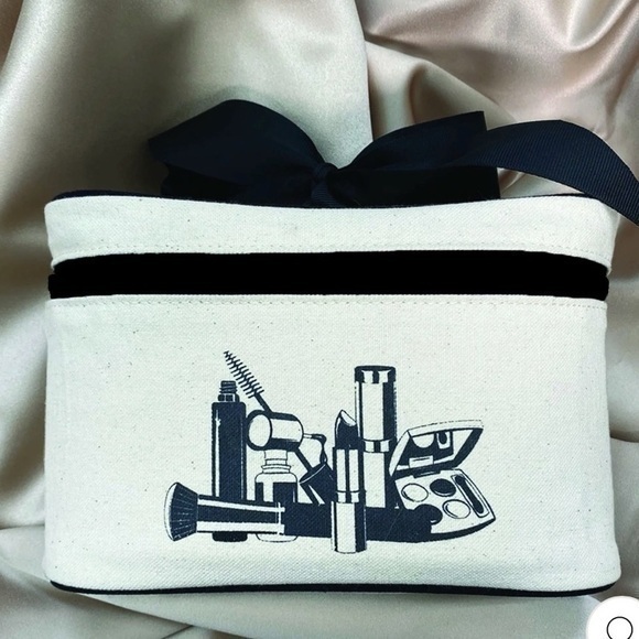 Hallmart Collectibles Cosmetics Bag - Picture 2 of 4